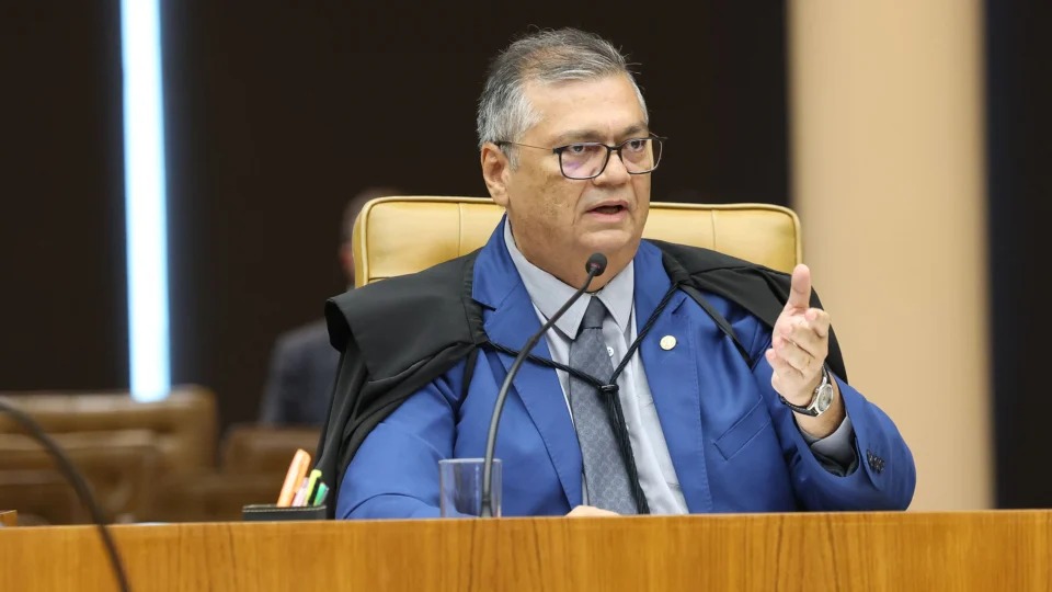 Dino solicita à AGU prazos para ajustes nas emendas