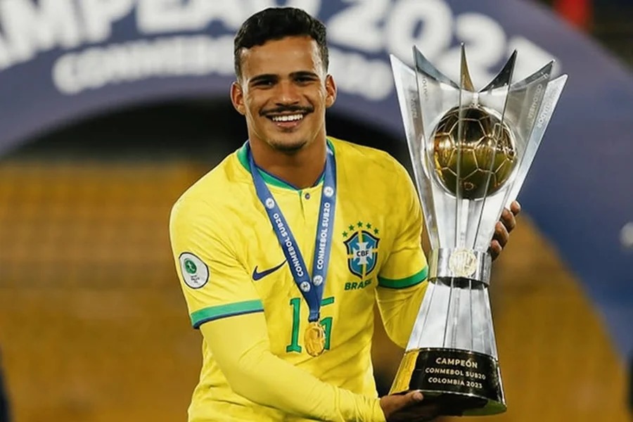 Kaiki é chamado por Ancelotti após corte de Alex Sandro