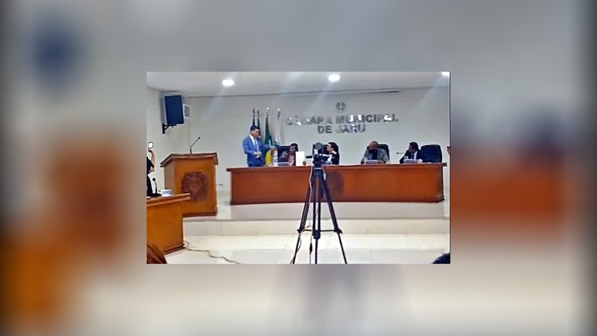 Sessão na Câmara de Jaru descamba para bate-boca entre vereadores e expõe clima de desordem