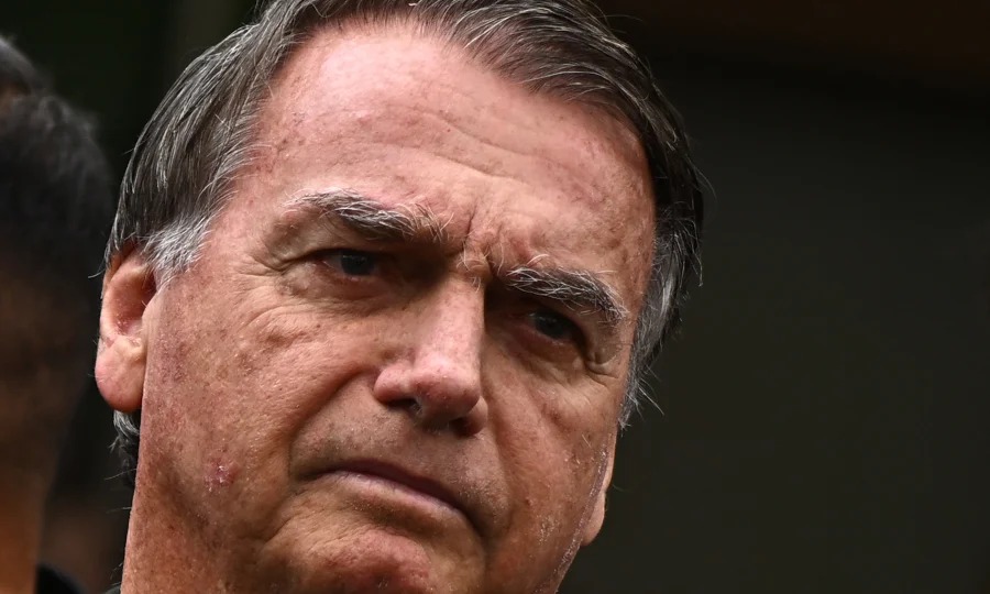 Moraes determina prisão domiciliar de Bolsonaro por 90 dias