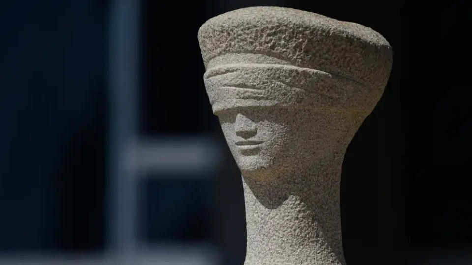 Pagamentos acima do teto marcam tribunais em 2025