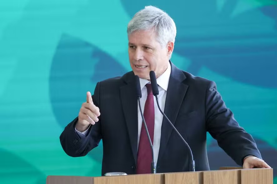 Saída de Paulo Teixeira do MDA destaca entraves no setor