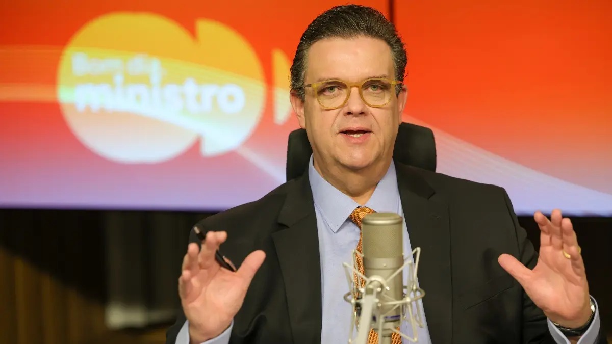 Ministro afasta responsabilidade sobre rombo no sistema previdenciário