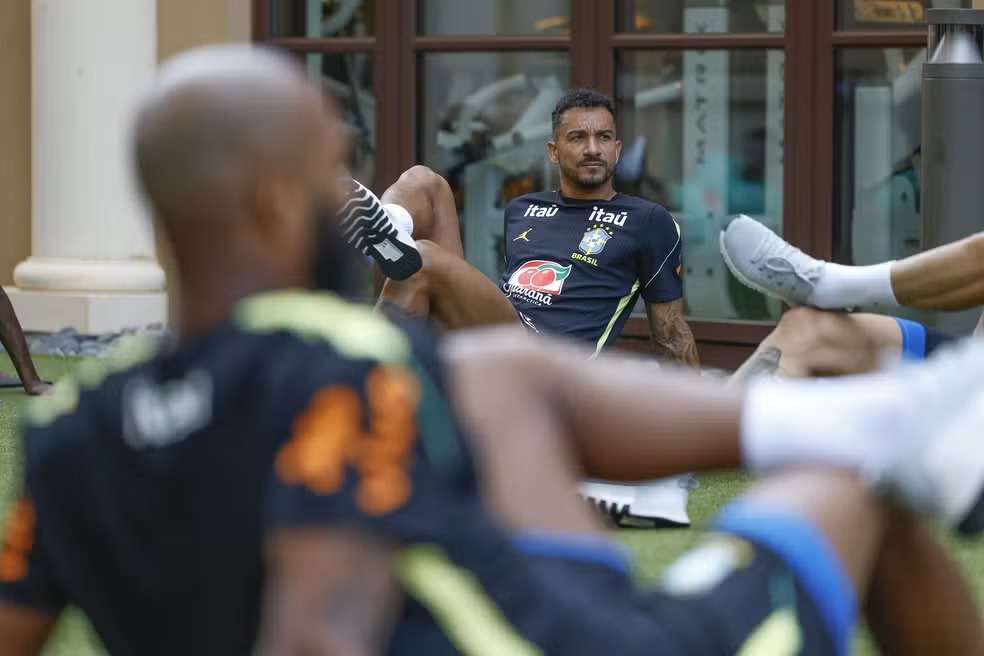 Ancelotti ajusta escalação com Danilo entre os titulares