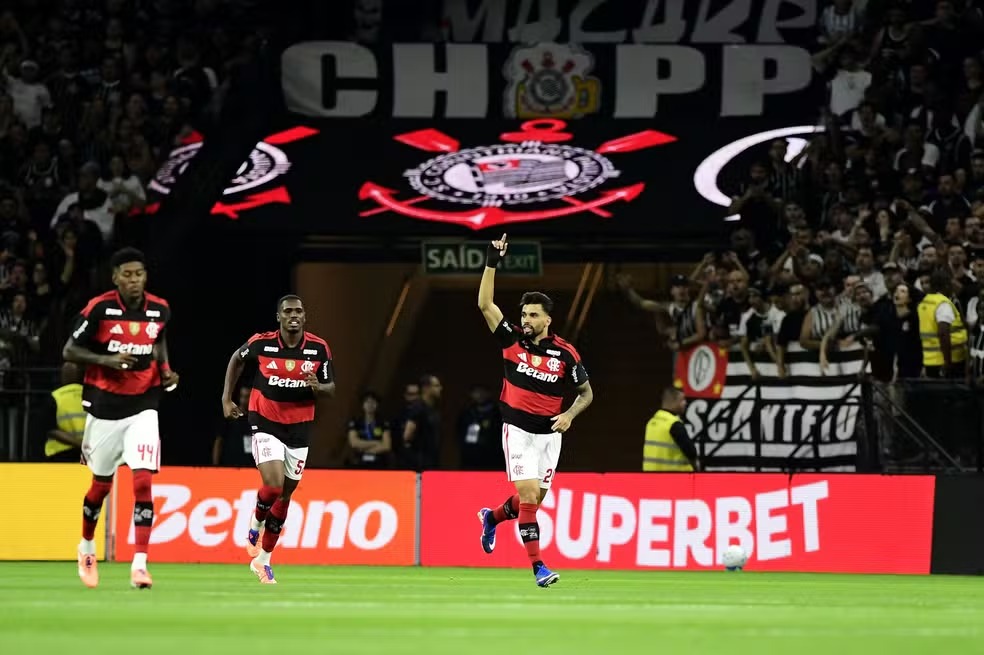 Flamengo redefine estratégia de contratações