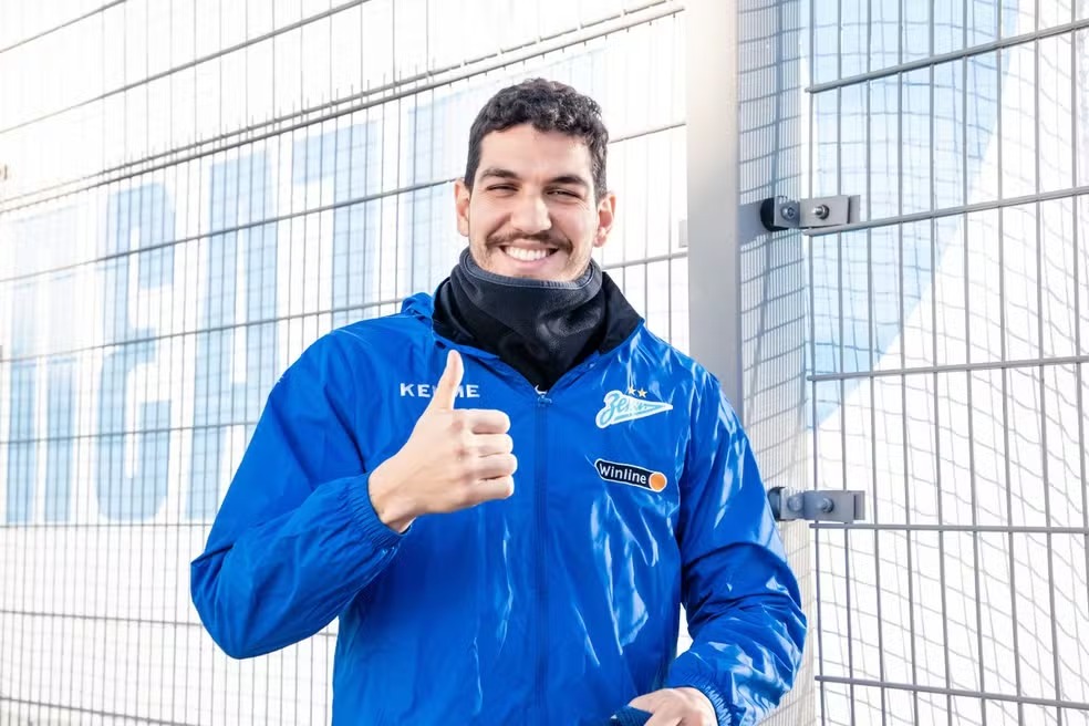 Palmeiras amplia radar por zagueiros além de Nino