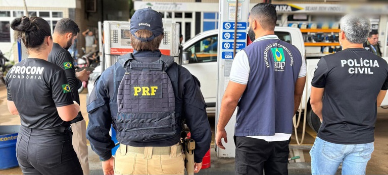 PRF em Rondônia participa de operação conjunta na fiscalização de combustíveis