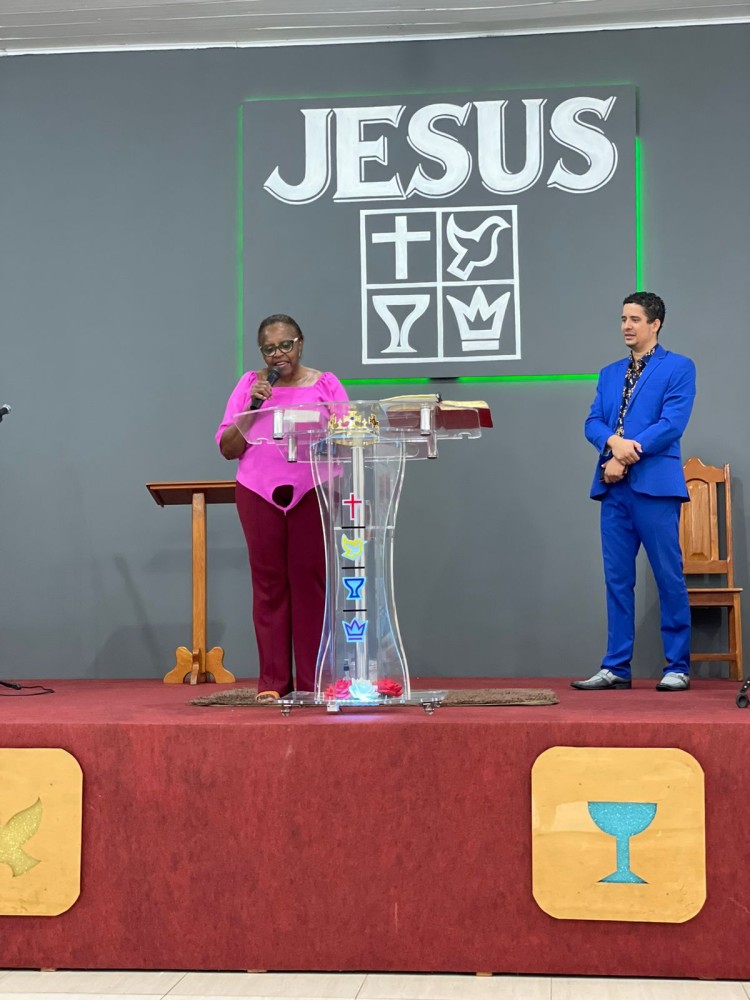 Rosária Helena participa de Culto na 3ª Igreja Quadrangular em forma de gratidão