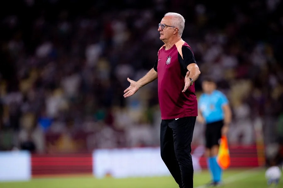 Dorival Júnior admite erro após revés do Corinthians