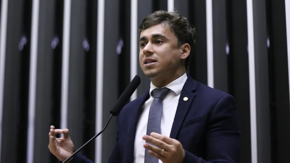 Nikolas pressiona Alcolumbre por análise de veto