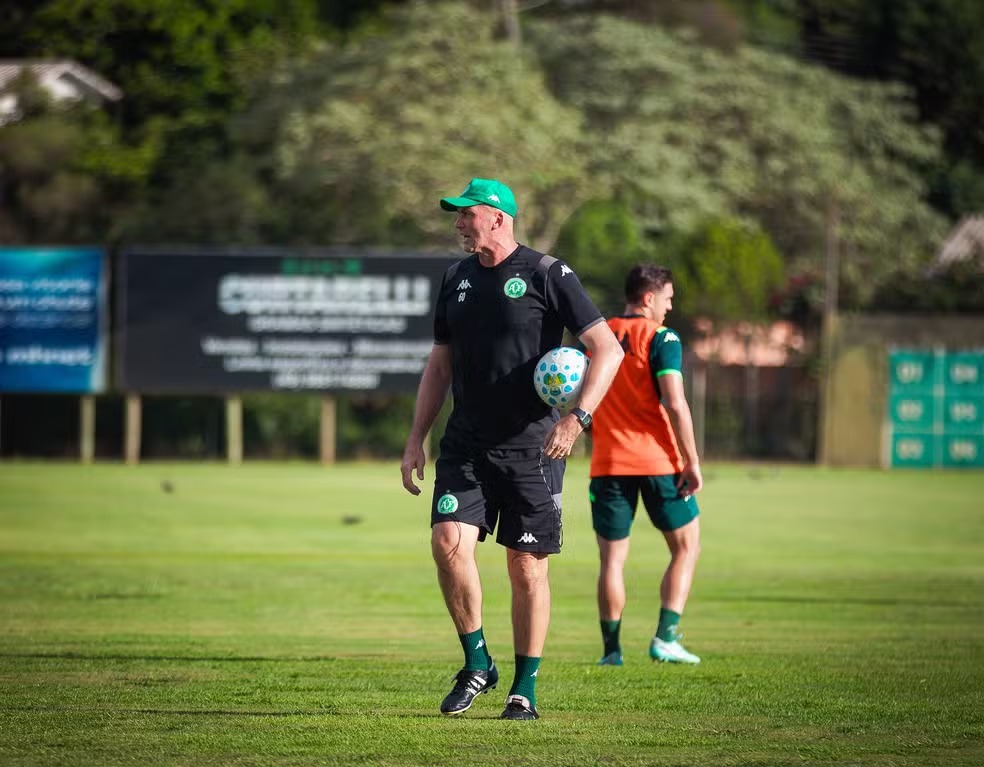 Mudança no comando: Chapecoense demite técnico