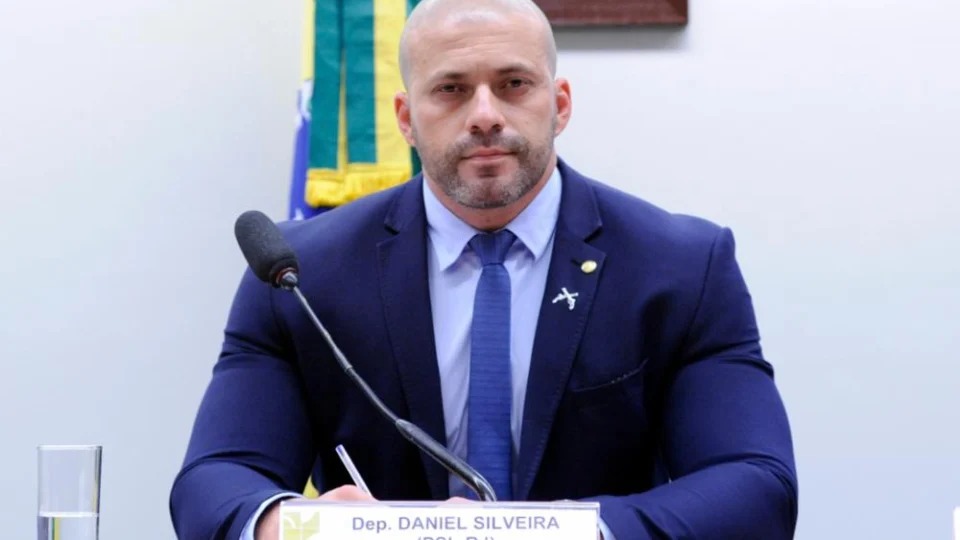 Moraes se posiciona contra mudança no regime de Daniel Silveira