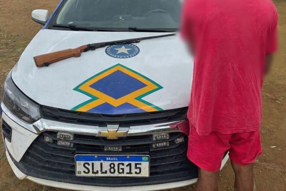Suspeito é detido por ameaçar vítimas com espingarda