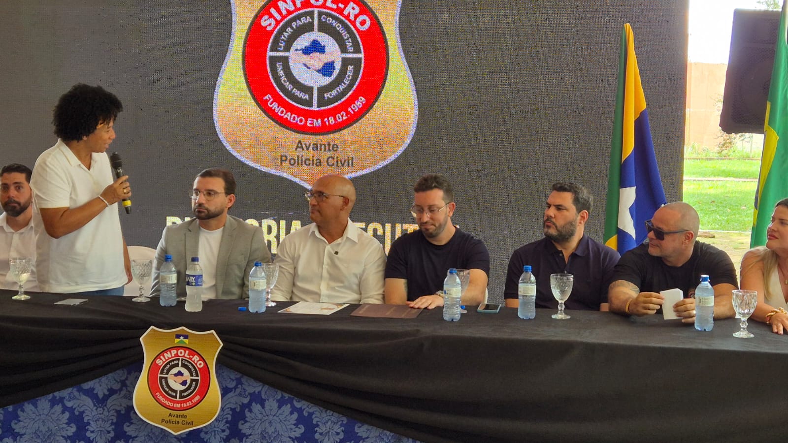 Posse de diretoria do Sinpol reúne Sílvia Cristina