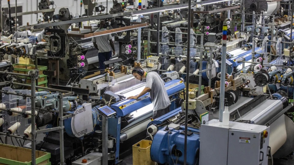 Escala 6x1 entra em debate com previsão de forte impacto econômico