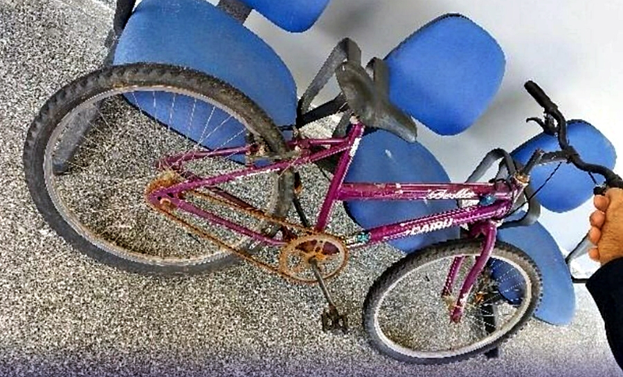Bicicleta infantil é encontrada abandonada em matagal durante patrulhamento em Cacoal