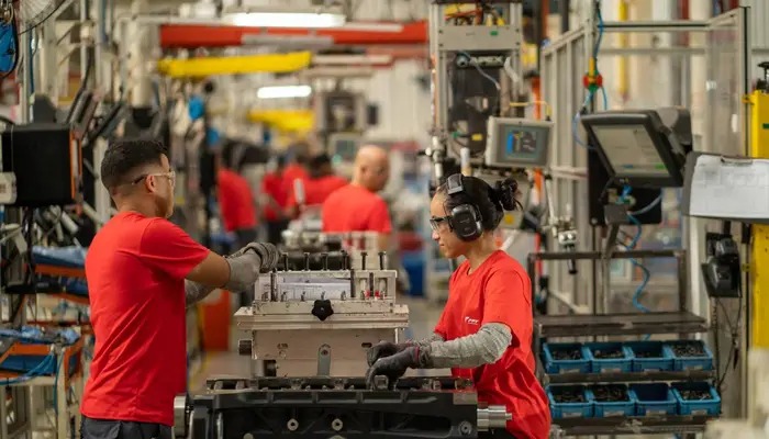 Faturamento industrial tem alta em fevereiro, segundo CNI