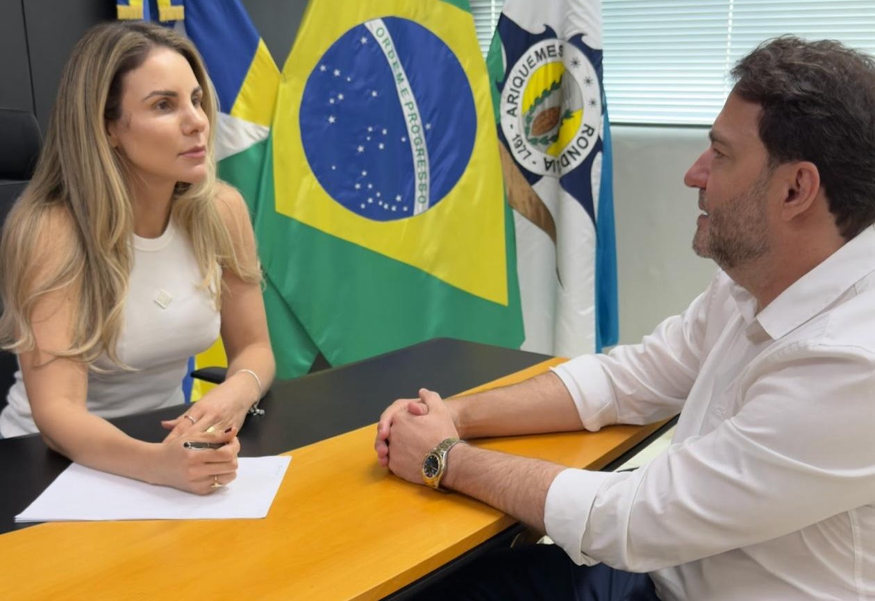 Deputado assegura ônibus semileito milionário para Ariquemes