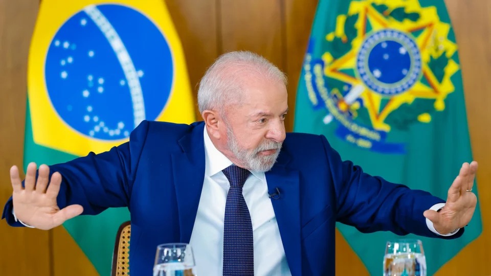 Lula critica Trump e defende postura pacífica do Brasil