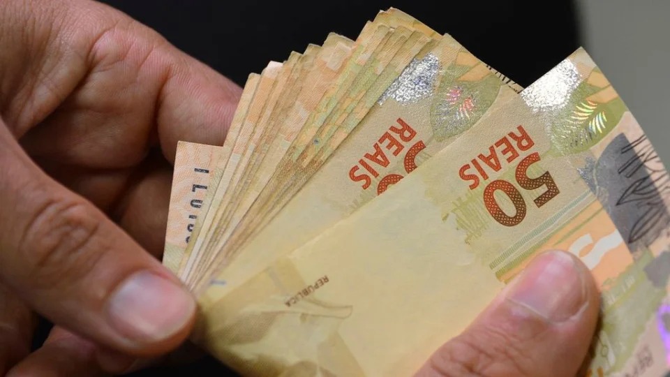 Carga de impostos no Brasil bate recorde com reajuste do IOF