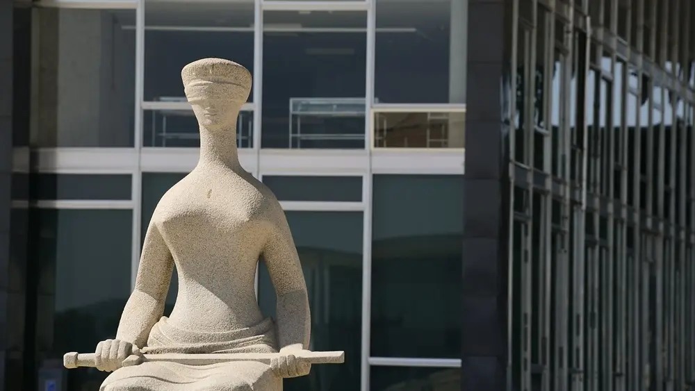 Datafolha: 55% dos brasileiros veem possível ligação entre STF e caso Master