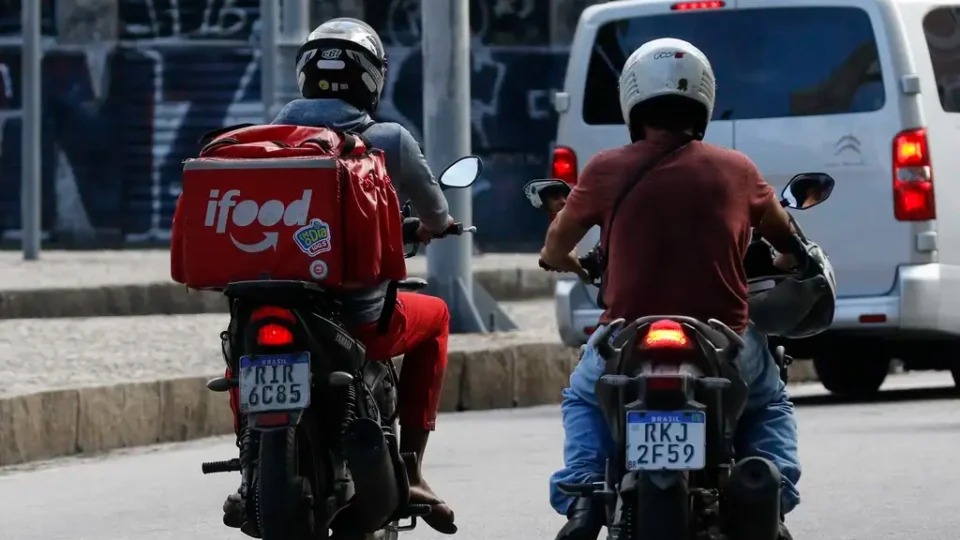 Sem consenso, Câmara cancela votação de regras para apps