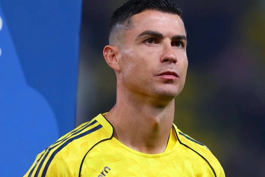 Após elogio a Messi, Ronaldo deixa de seguir ídolo inglês