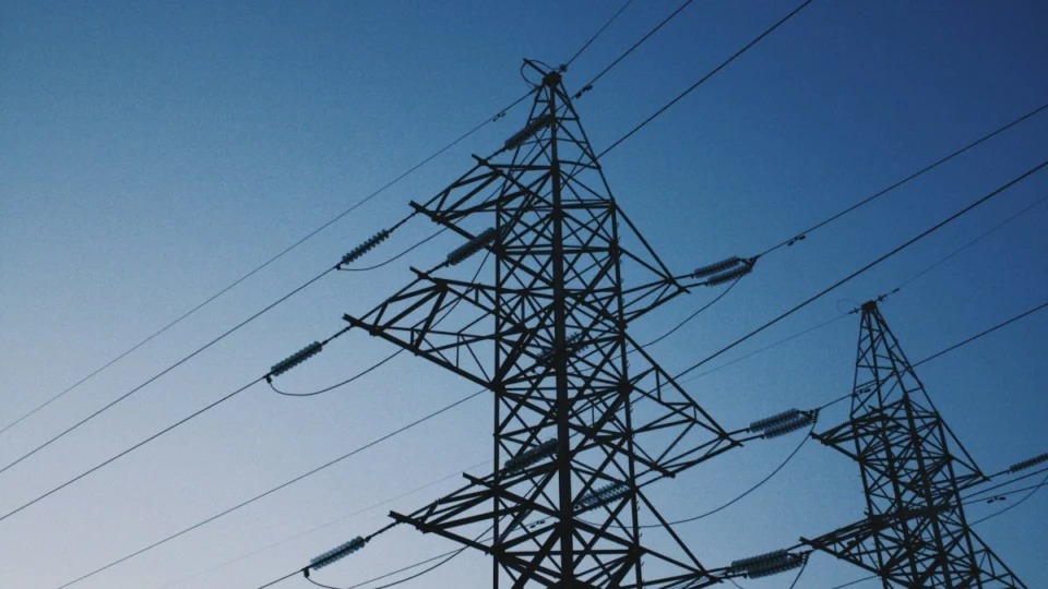 Fornecimento de energia melhora no Brasil; veja quais distribuidoras se destacam