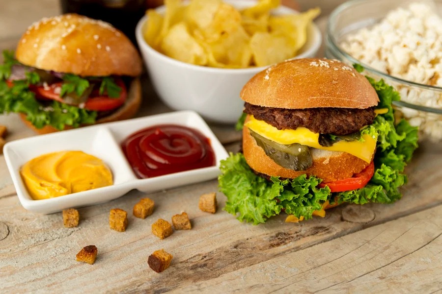 Produtos veganos industrializados pedem atenção na escolha e consumo