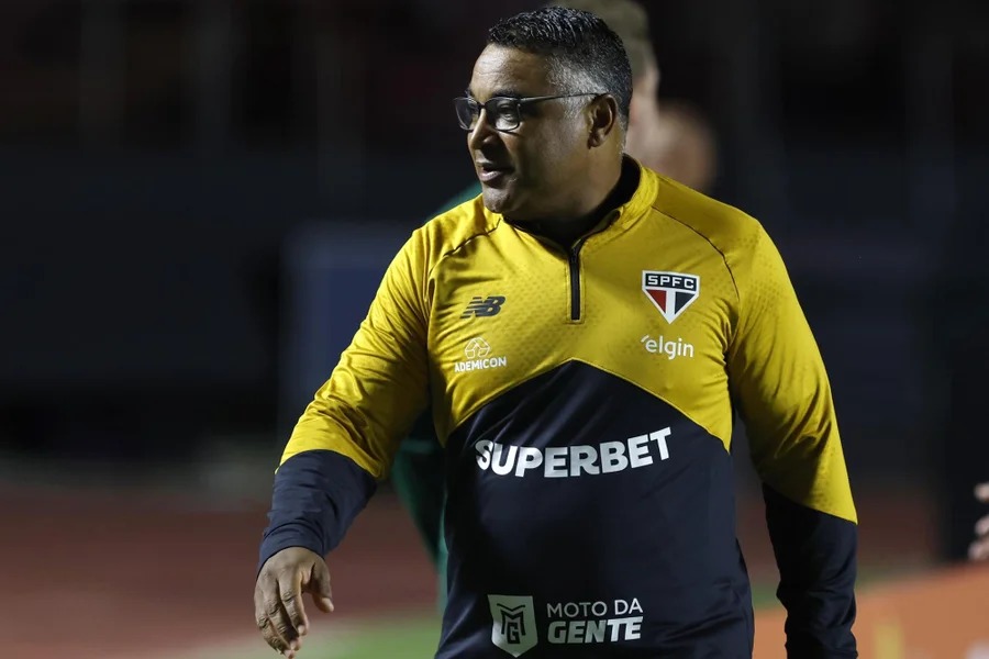 Técnico Roger Machado reage a vaias da torcida do São Paulo