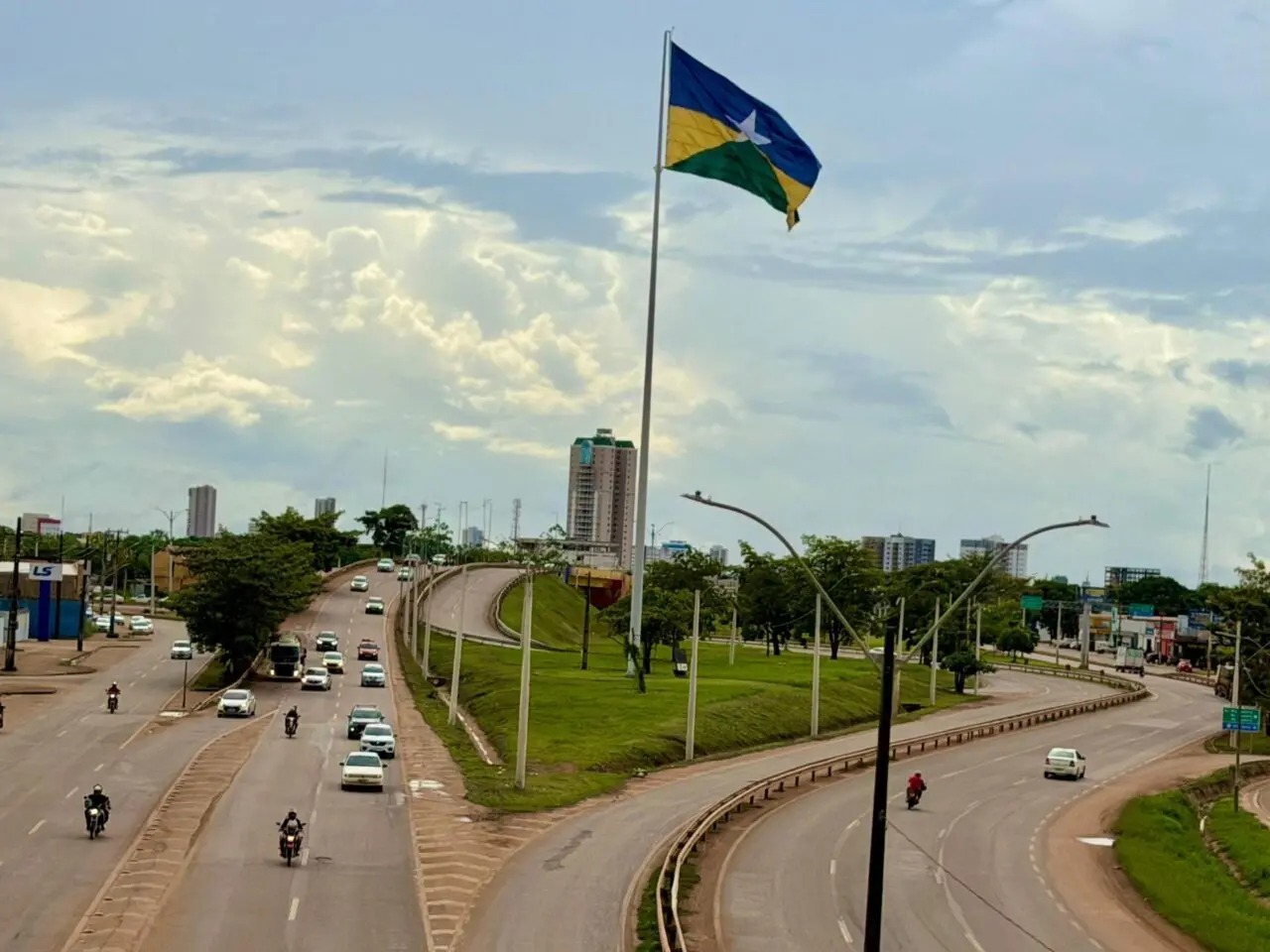 Licenciamento anual para placas final 4 vence no dia 30 de abril em Rondônia