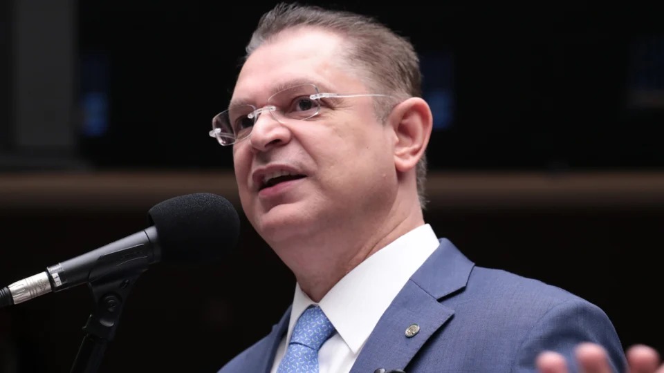 Sóstenes indica possível apoio do PL ao fim da escala 6×1 pós-eleições