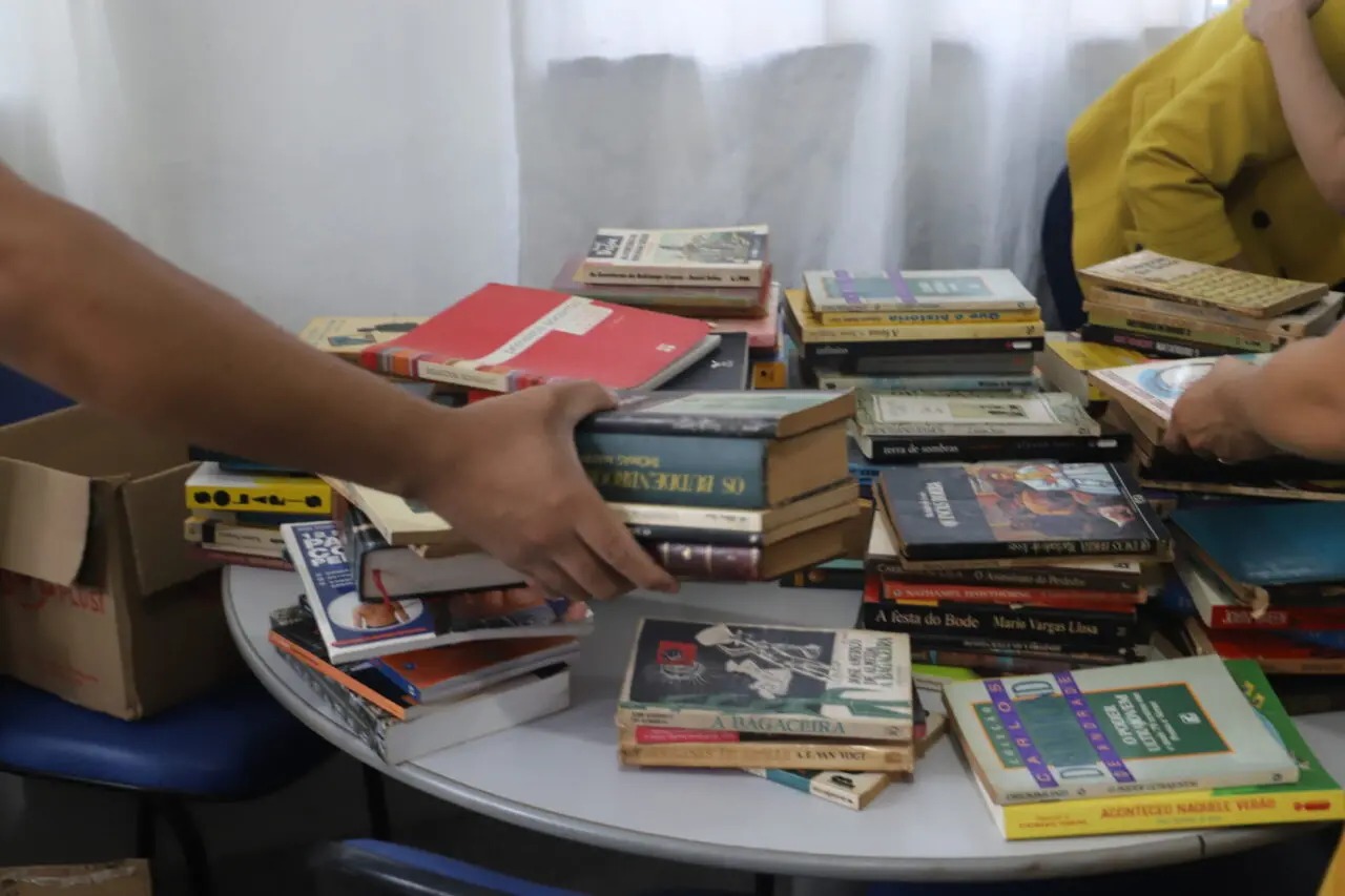 Livros promovem educação e ressocialização em presídios