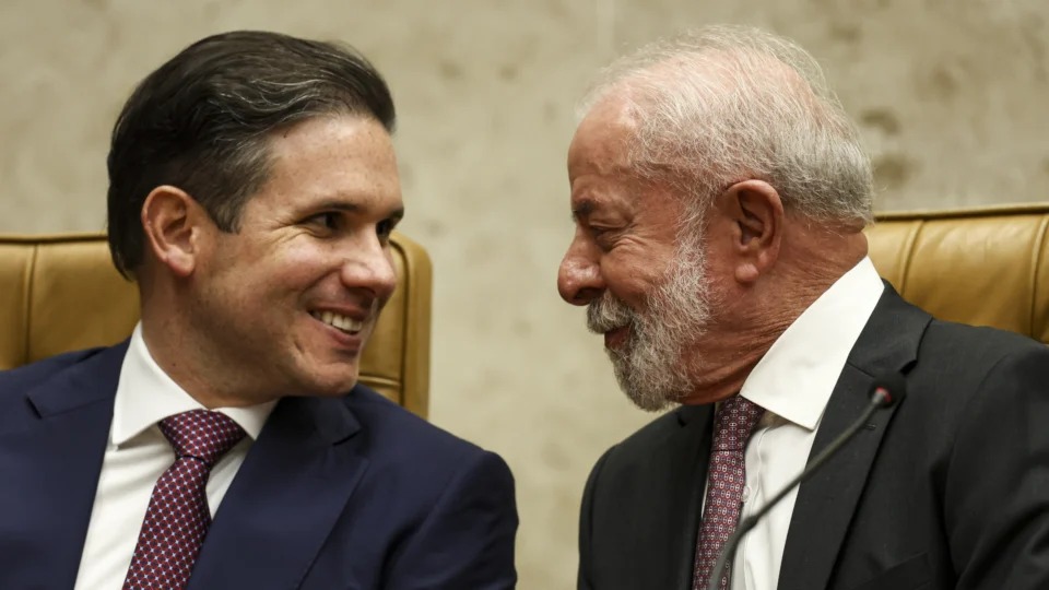 Câmara discute fim da escala 6x1 e modifica proposta do governo