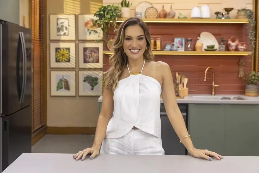 Durante programa ao vivo, apresentadora relata desconforto