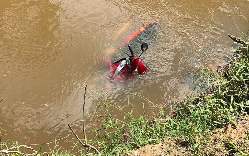 Moto furtada no bosque Beira Rio é recuperada no rio Mororó