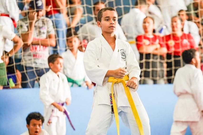 Deputado Alex Redano destaca trajetória de atleta durante Copa Credisis de Karatê
