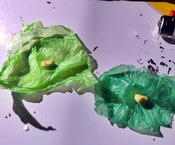 Homem é flagrado pela PM, com duas pedras de crack, em Vale do Anari, RO