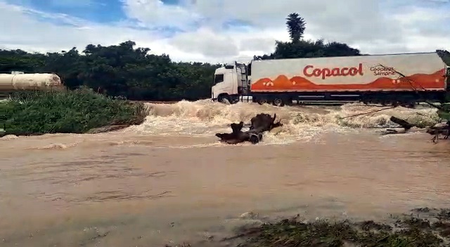 PRF interdita mais uma vez a BR-364, KM-532, entre Ariquemes e Porto Velho, nesta segunda, 21