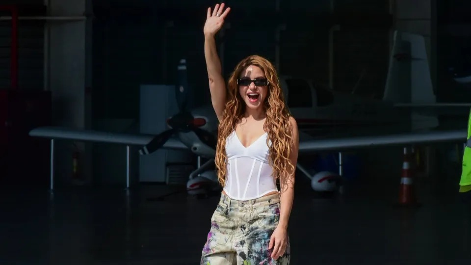 Cantora Shakira chega ao Rio para apresentação gratuita em Copacabana