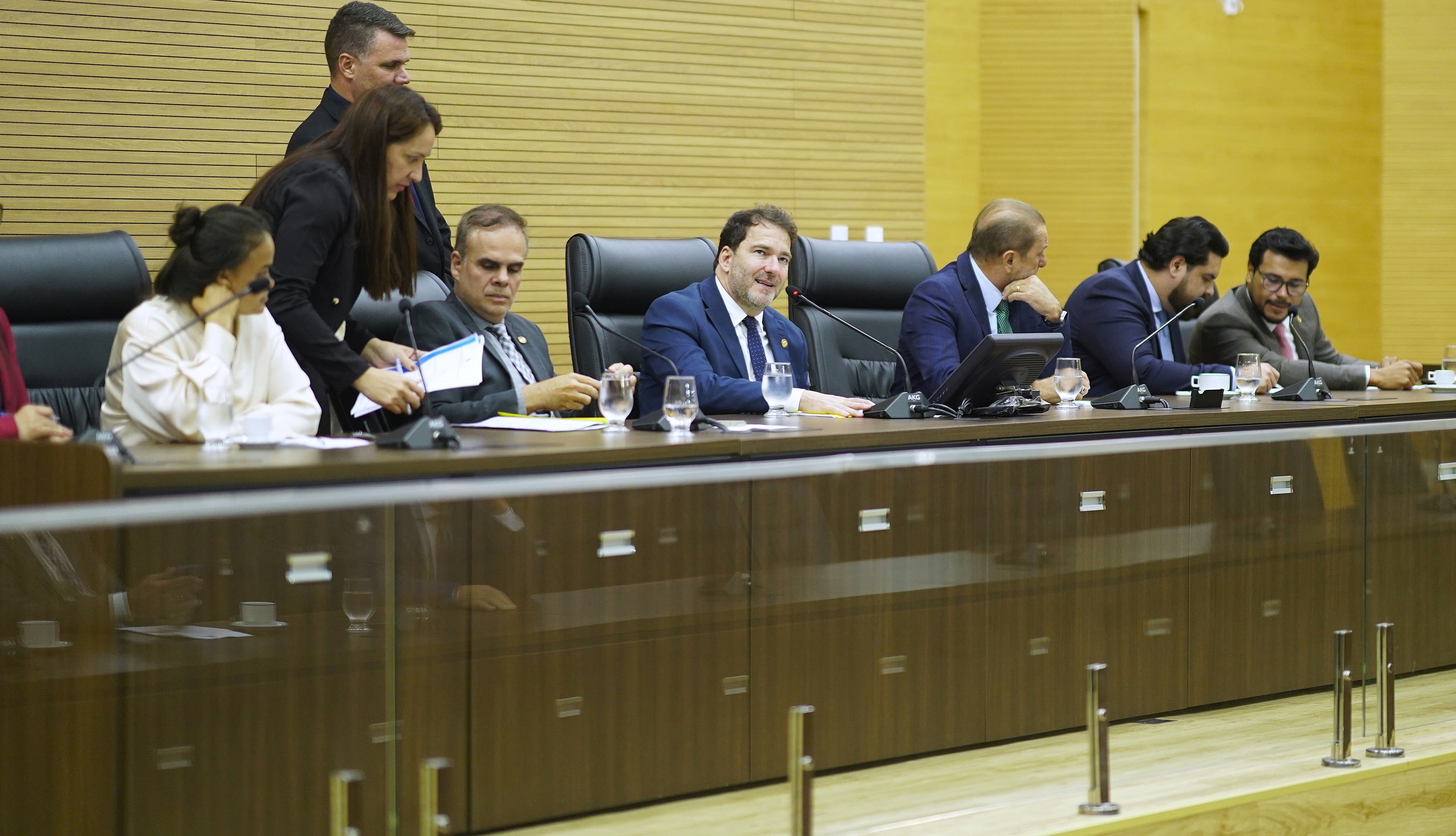 Deputados aprovam R$ 136 milhões para obras e água em Rondônia