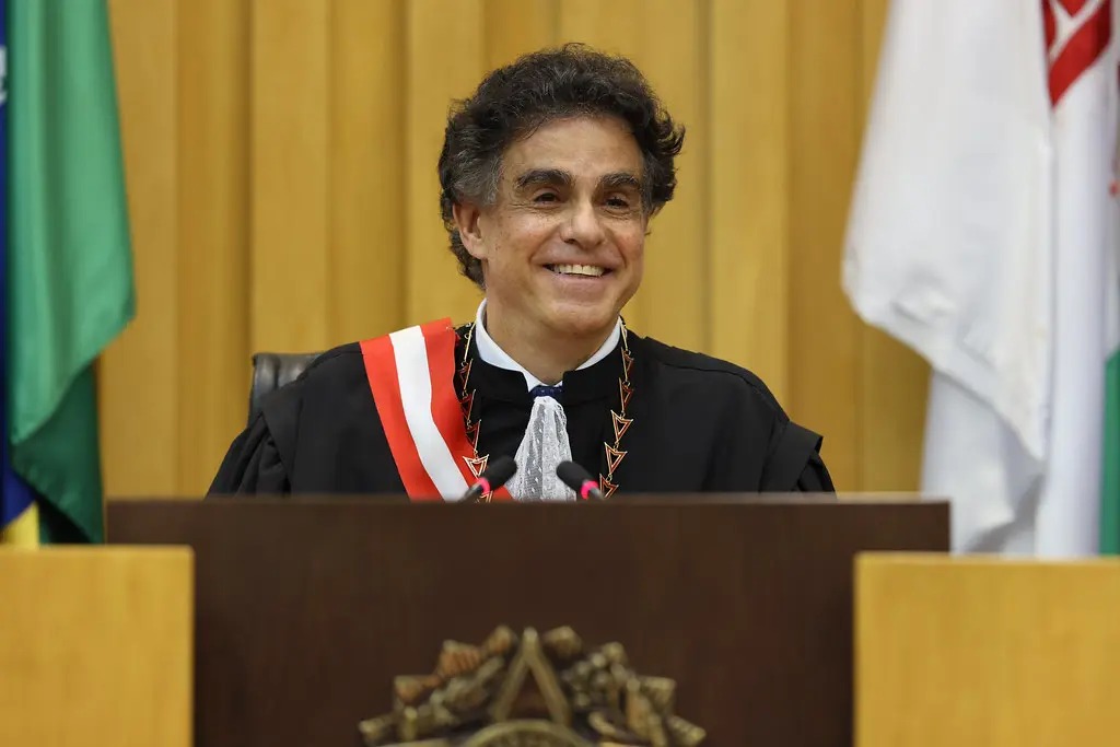 Presidente do TST comenta posição política e critica adversários