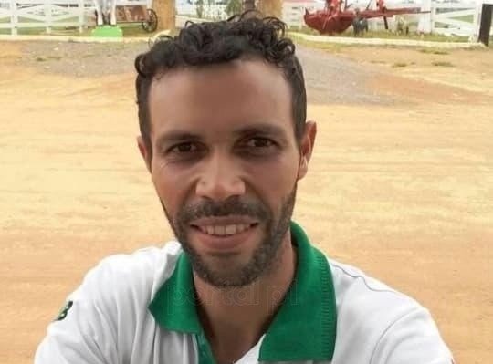 Motociclista morre após colisão com carro irmão