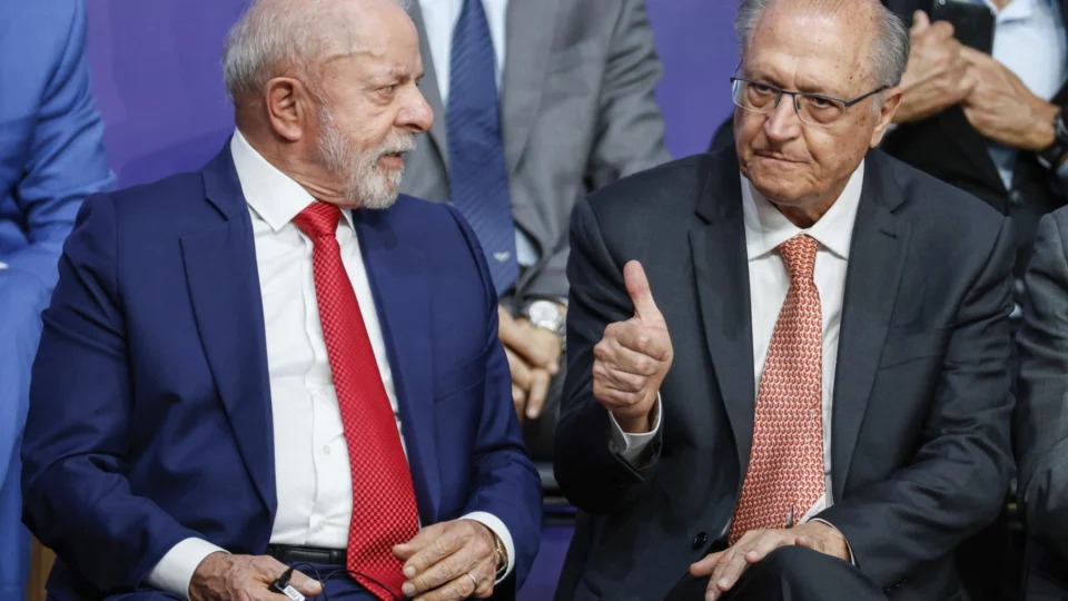 Pix deve ser tema de conversa entre Lula e Trump, afirma Alckmin