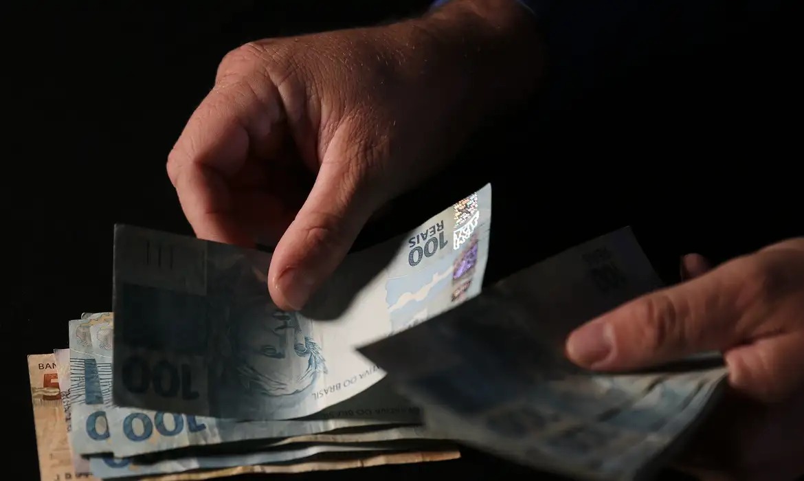 Desemprego e saúde impulsionam dívidas de baixa renda