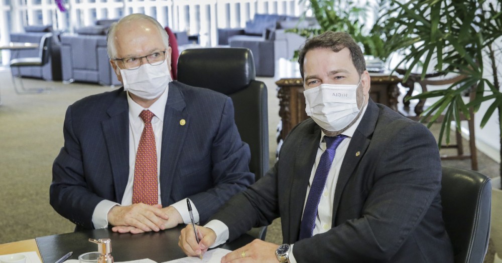 Alex Redano participa de evento que fecha parceria com o TSE