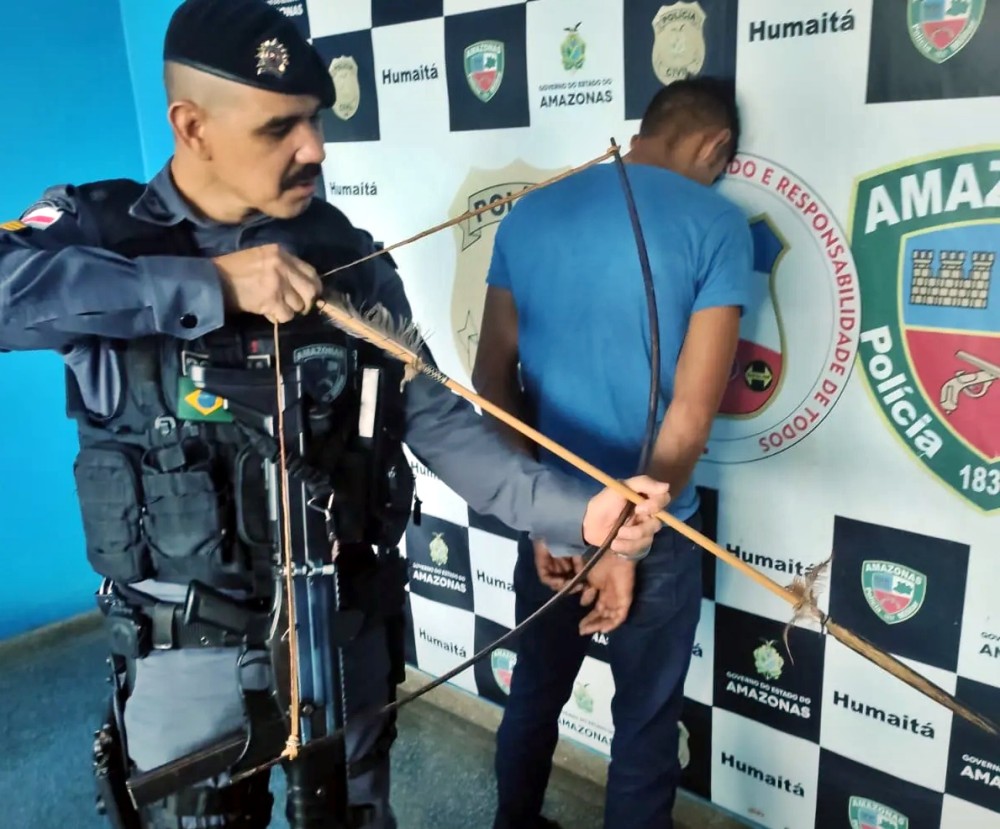 Homem que invadiu escola com arco e flecha em Humaitá, AM pode ser de Jaru, RO