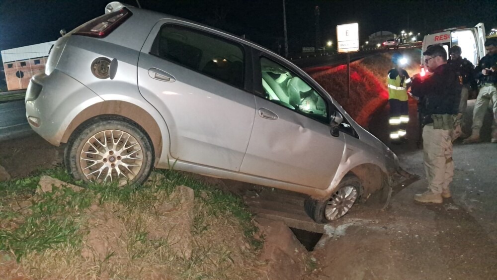 Perda de controle de veículo causa acidente na BR-364 em Jaru
