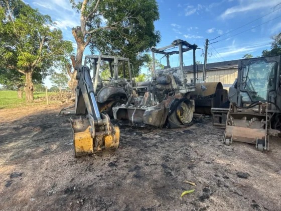 Incêndio em máquinas do DER chama atenção na RO-471 entre BR-364 e Ministro Andreazza
