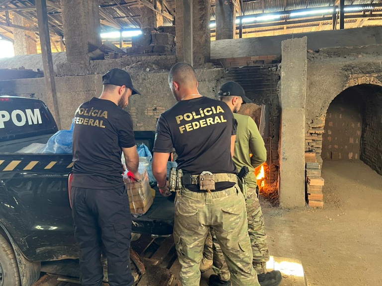 Quase uma tonelada de drogas é incinerada pela Polícia Federal em Guajará-Mirim